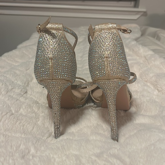 Gorgeous elegant shiny heels - Picture 4 of 4